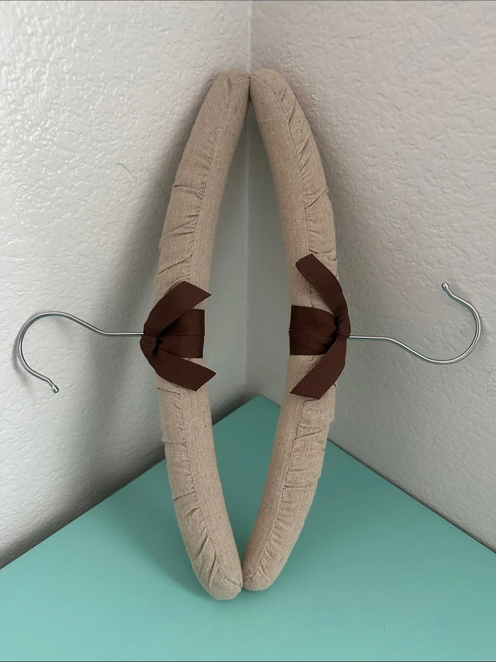 Linen padded heavy duty hangers set of 2ct.-beige color with a bow-brand new.